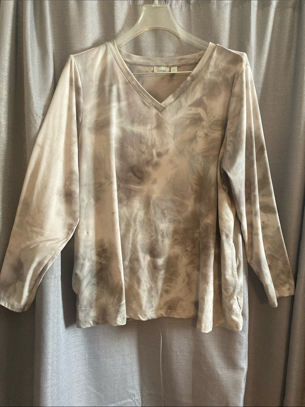 LOGO by Lori Goldstein Taupe Marble V-Neck Long Sleeve Top